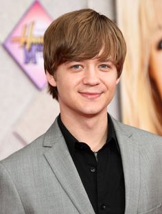 Jason Earles