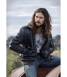 Luke Arnold