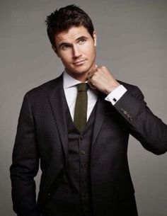 Robbie Amell