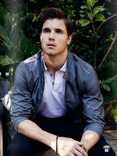 Robbie Amell