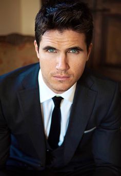 Robbie Amell