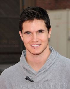 Robbie Amell