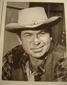 Claude Akins