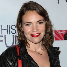 Beth Stelling