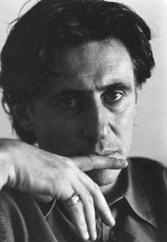 Gabriel Byrne