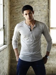 Alex Meraz