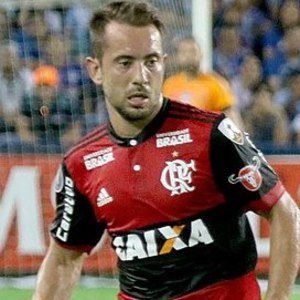 Everton Ribeiro